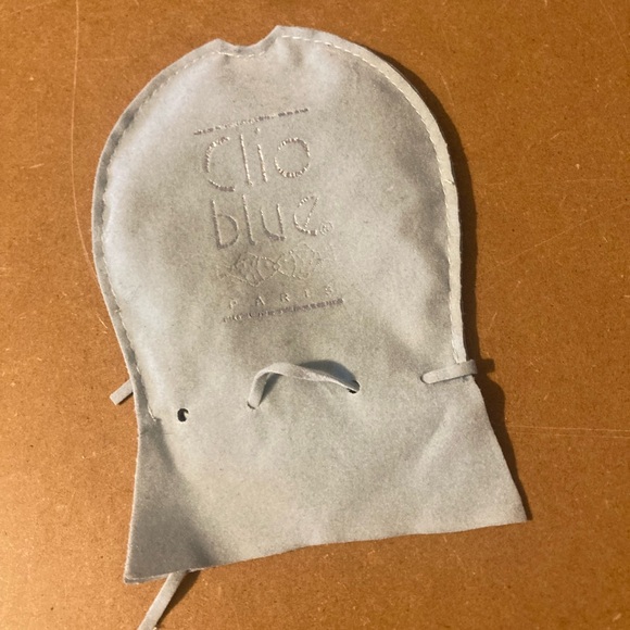 Clio Bleu silver plated pendant on suede strap. By Reminiscence made in France - Picture 7 of 7